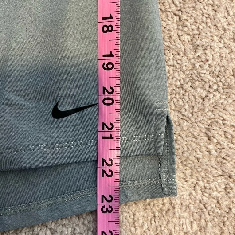 Nike‎ Women’s Gray Thermal Fit Top Size Large NWT